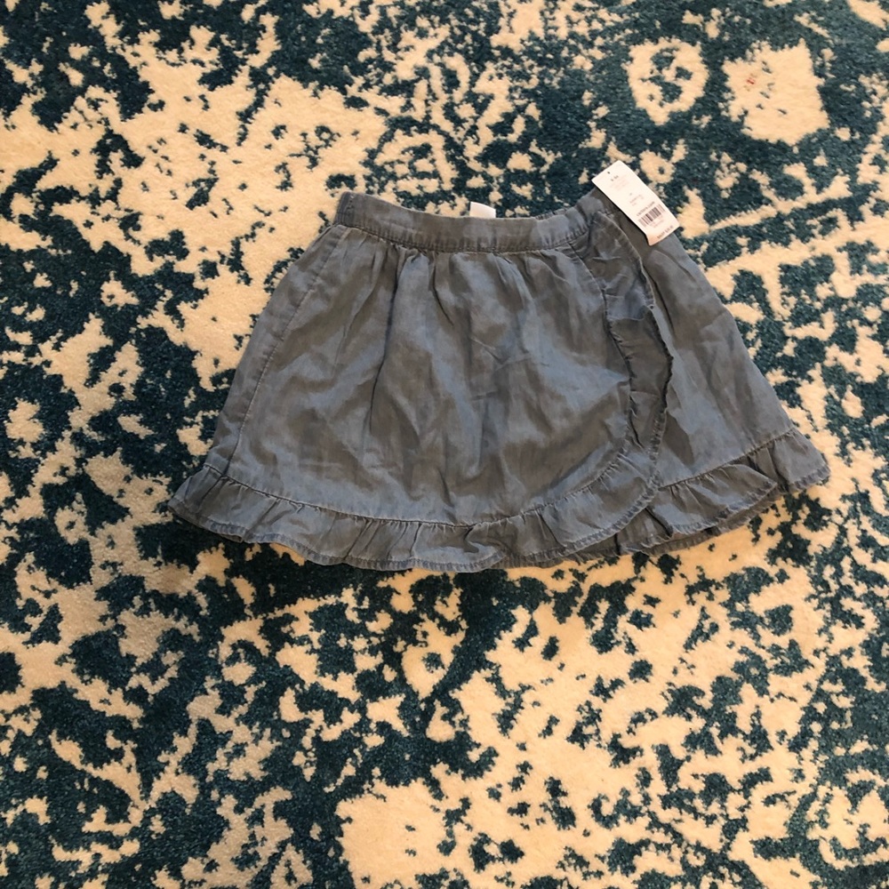 Carter’s NWT girls size 6X chambray skirt